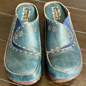 LArtiste by Spring Step Women's Chino Clog Navy Size 42